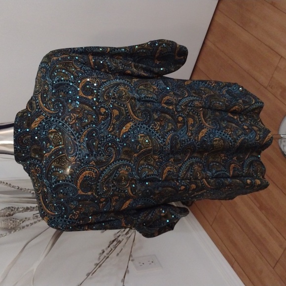 "Cathy" brand. Women's Sequin Top - Picture 5 of 6